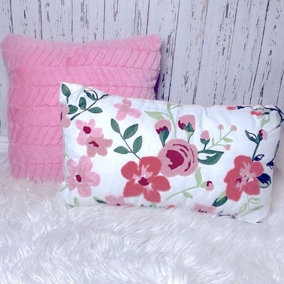 Dream Suite Accent Pillows - Picture 1 of 7